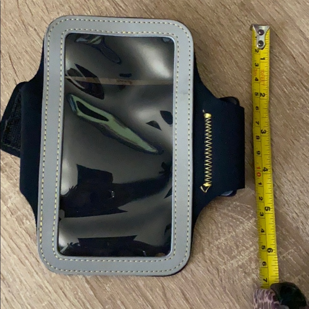 Arm phone pouch